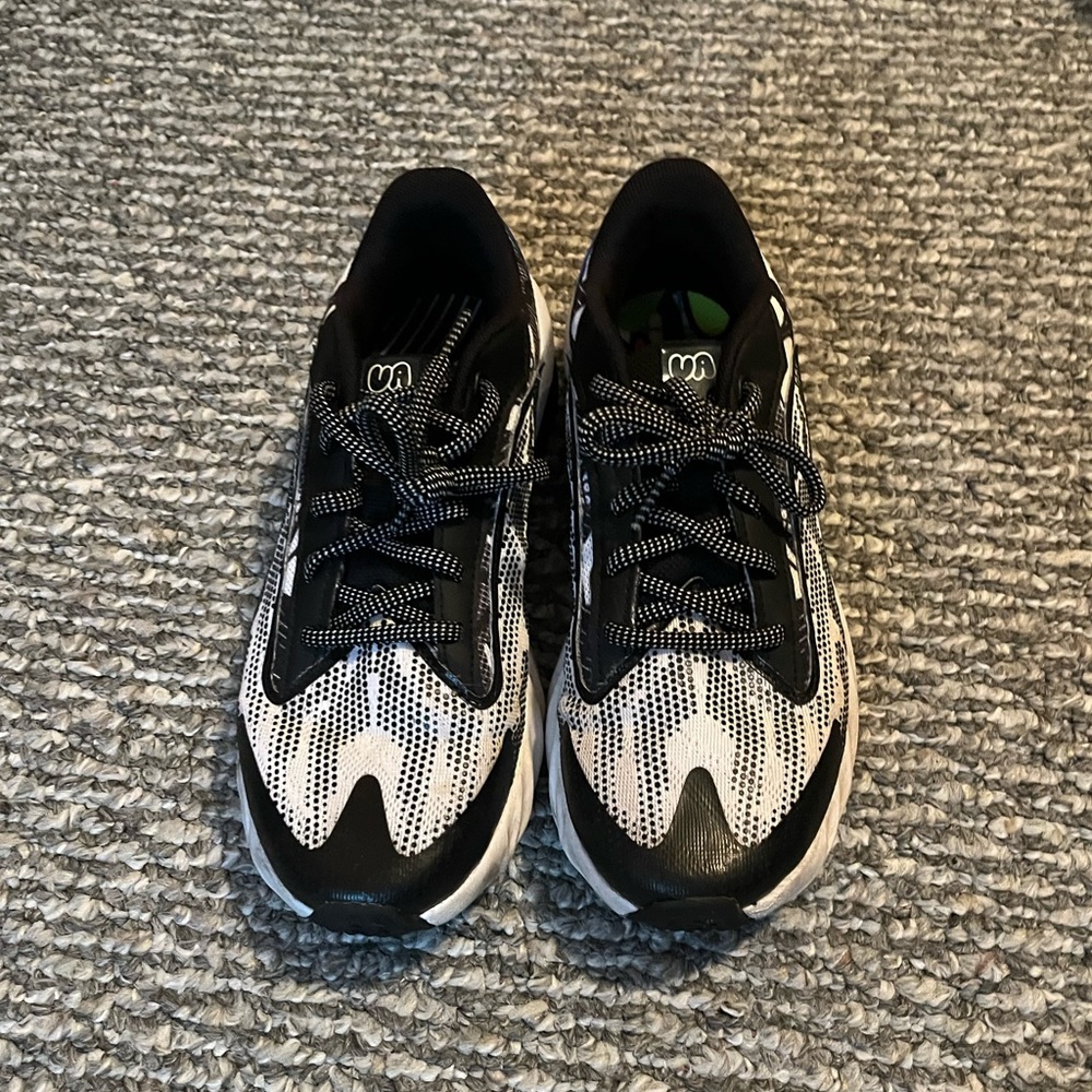 Boys Under Armour sneakers size 5.5